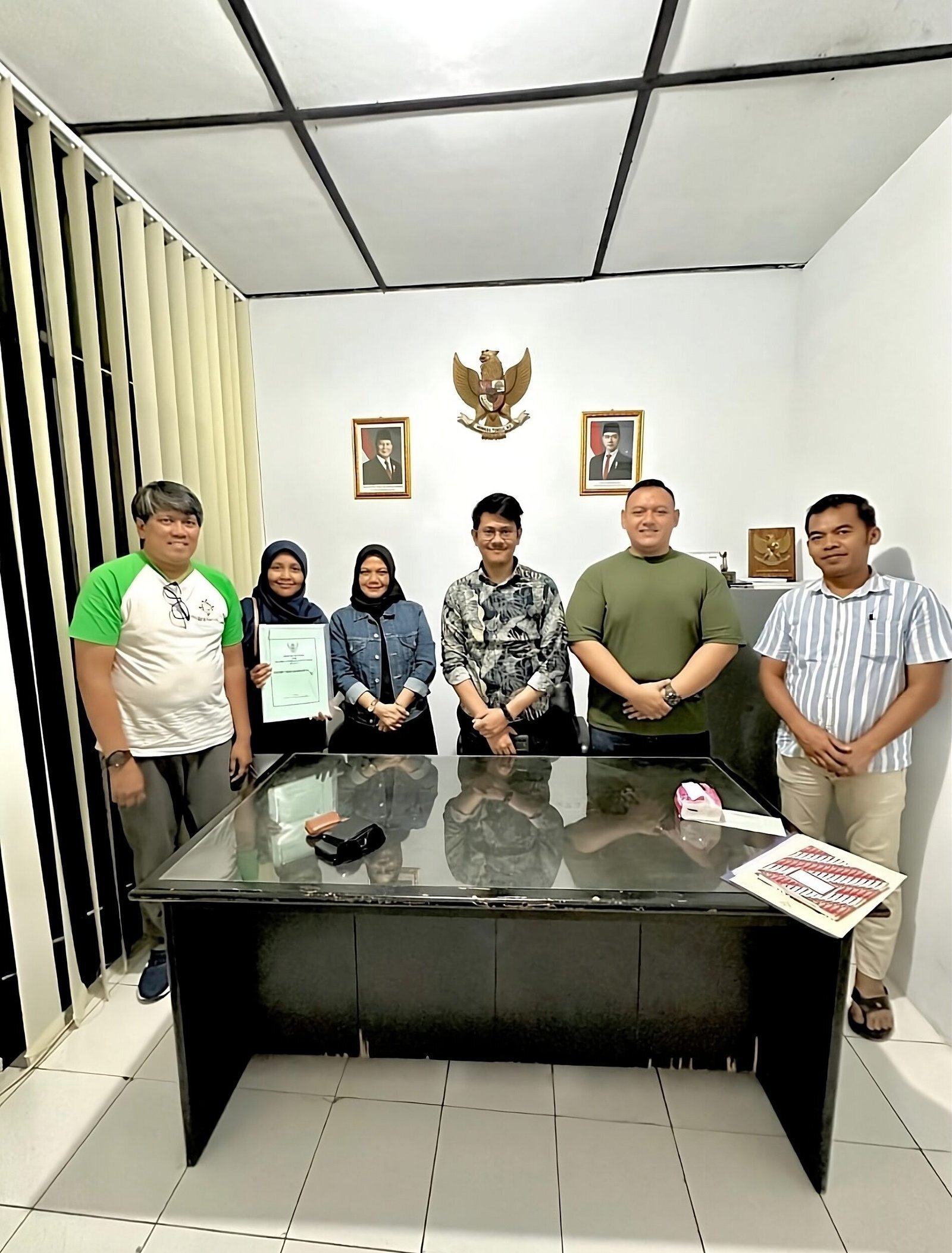 Foto bersama tim dan klien Andika Bangun Karya setelah penandatanganan (1)